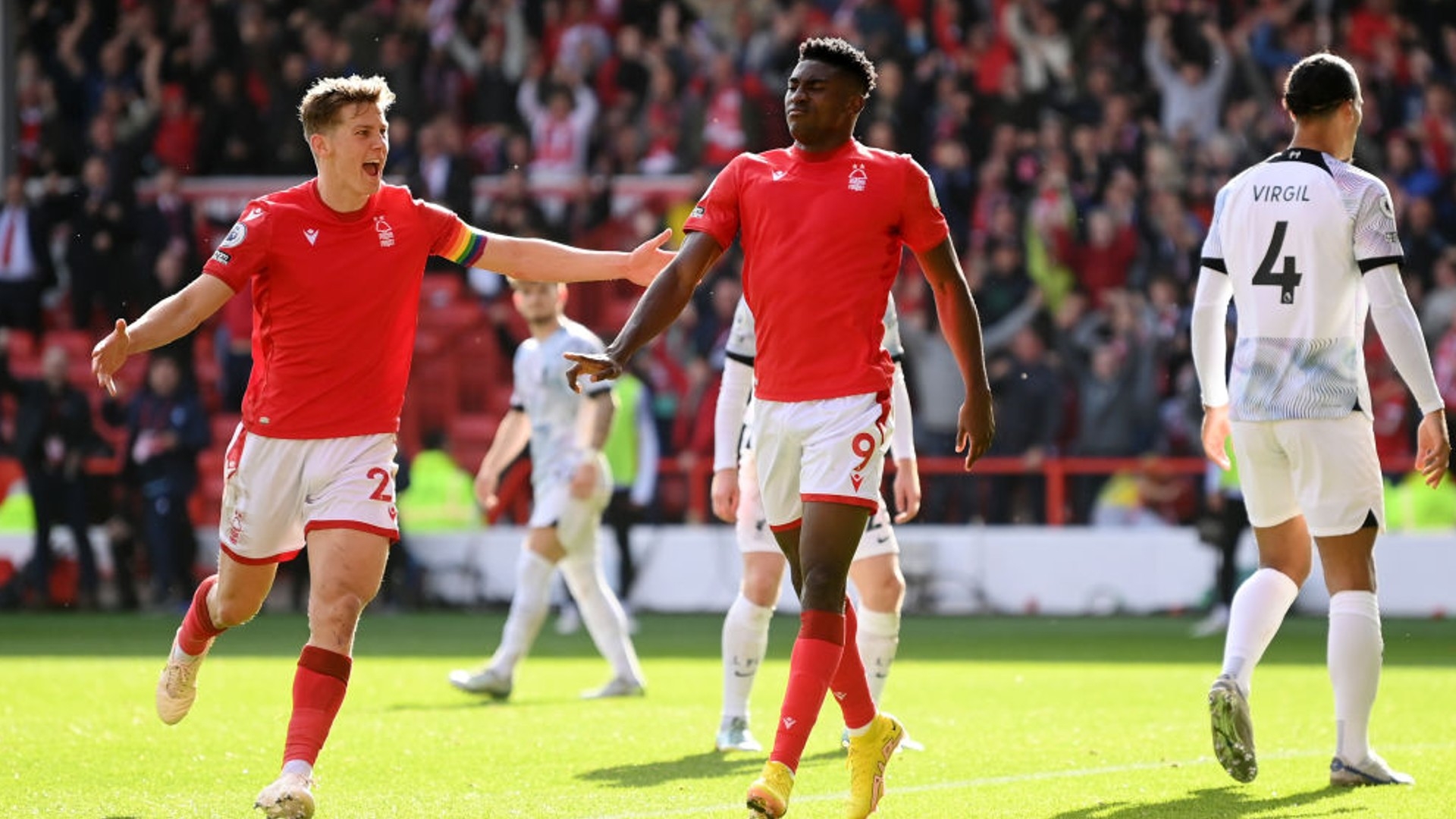 的背后都有 的背后都有